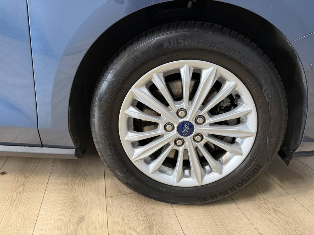 Ford Focus Ford Focus Wagon 1.0 EcoBoost Titanium Business Airco ECC | StuurStoel Verwarming | Camera | Keyless | Adaptive Cruise | Isofix | NAP