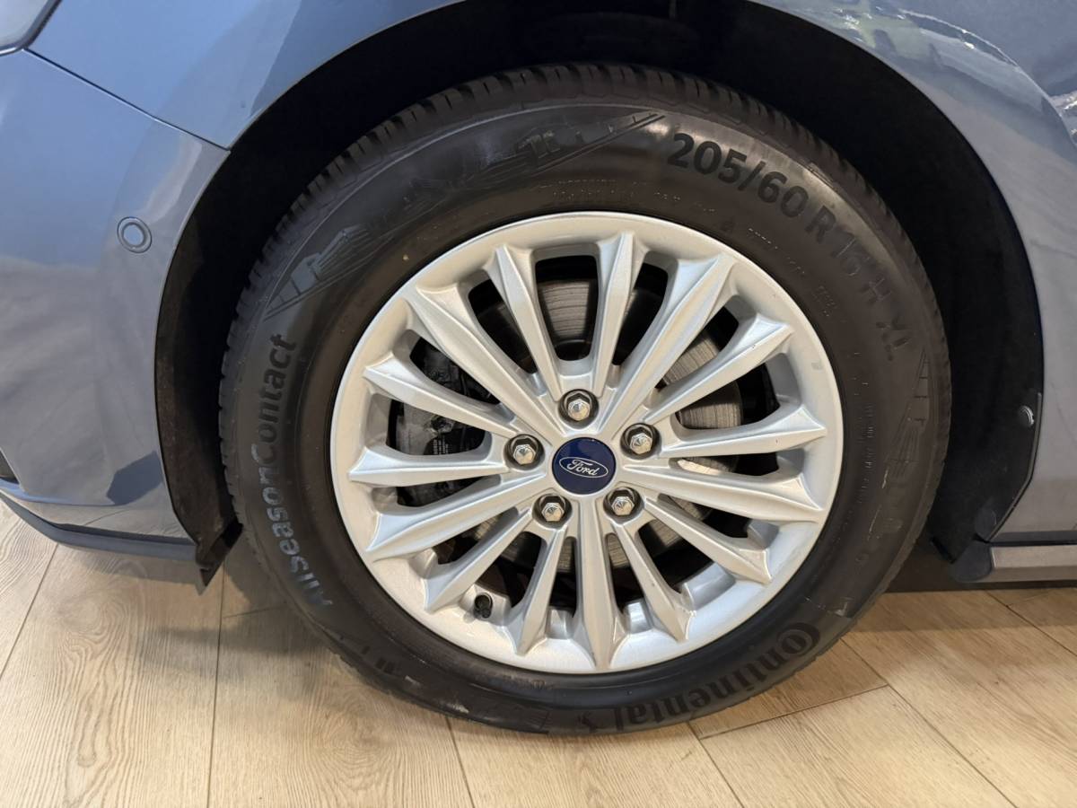 Ford Focus Ford Focus Wagon 1.0 EcoBoost Titanium Business Airco ECC | StuurStoel Verwarming | Camera | Keyless | Adaptive Cruise | Isofix | NAP