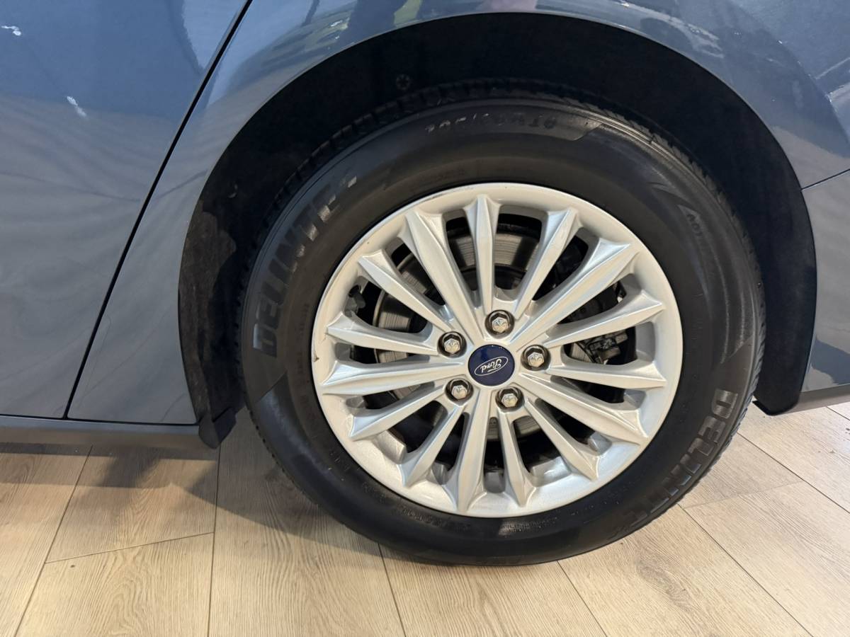 Ford Focus Ford Focus Wagon 1.0 EcoBoost Titanium Business Airco ECC | StuurStoel Verwarming | Camera | Keyless | Adaptive Cruise | Isofix | NAP