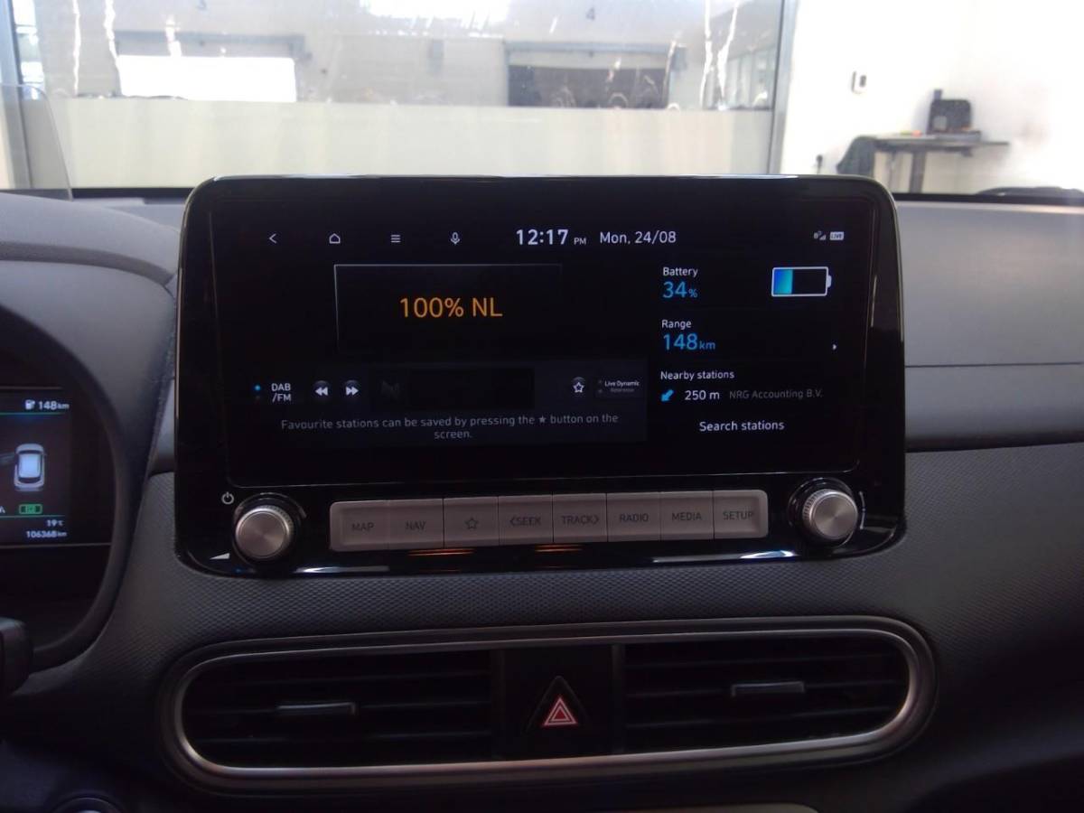 Hyundai Kona Hyundai Kona EV Fashion 64 kWh | SOH 100% | Navigatiesysteem | Parkeersensoren |