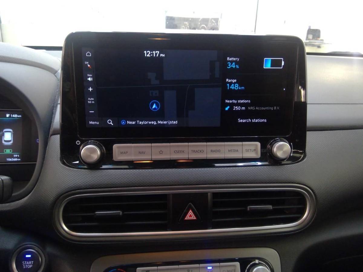 Hyundai Kona Hyundai Kona EV Fashion 64 kWh | SOH 100% | Navigatiesysteem | Parkeersensoren |