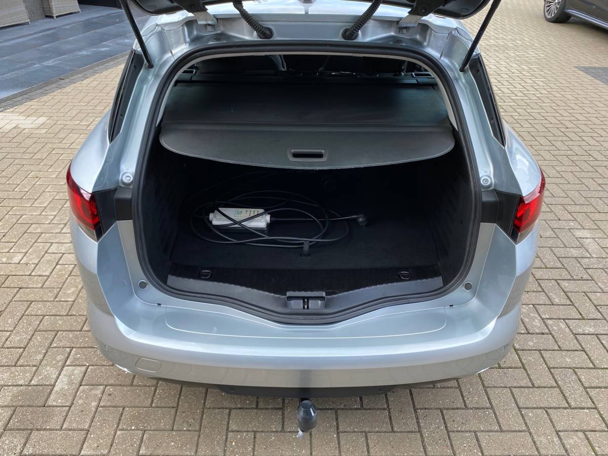 Renault Megane E-Tech Renault Mégane Estate 1.6 E-Tech Plug-In Hybrid CAMERA LED KEYLESS CRUISE NAVI APPLE CARPLAY PDC