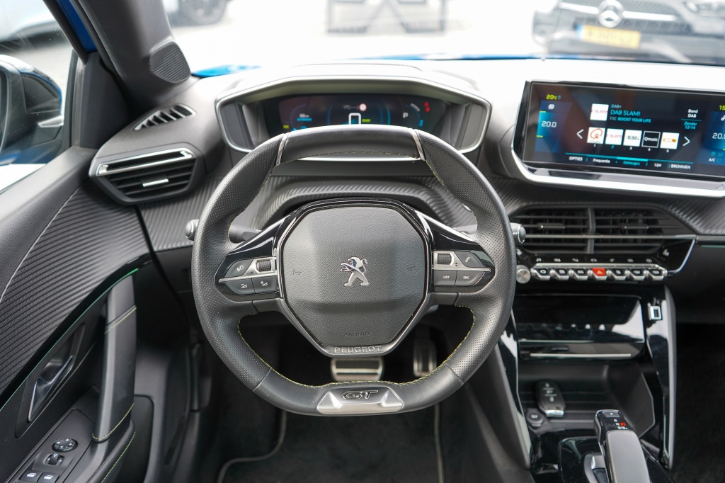 Peugeot e-208 Peugeot e-208 GT 350 50 kWh | 91,54% SOH | Pano | Stoelverwarming | 360 Camera