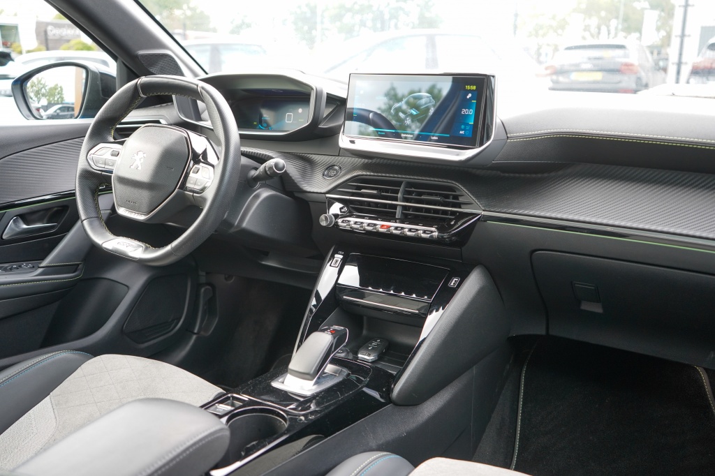 Peugeot e-208 Peugeot e-208 GT 350 50 kWh | 91,54% SOH | Pano | Stoelverwarming | 360 Camera