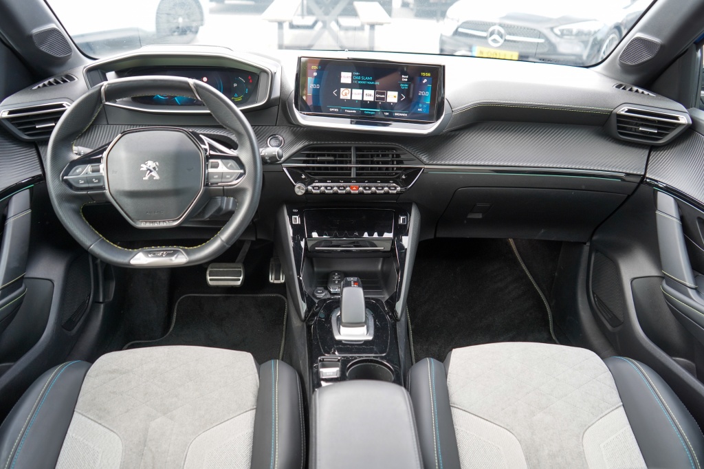 Peugeot e-208 Peugeot e-208 GT 350 50 kWh | 91,54% SOH | Pano | Stoelverwarming | 360 Camera