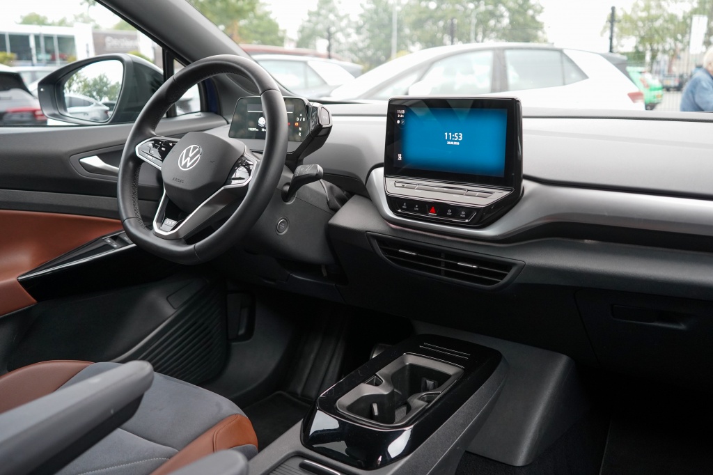 Volkswagen ID.4 Volkswagen ID.4 First 77 kWh | 92,92% SOH | Trekhaak | Camera | Led | Stoelverwarming