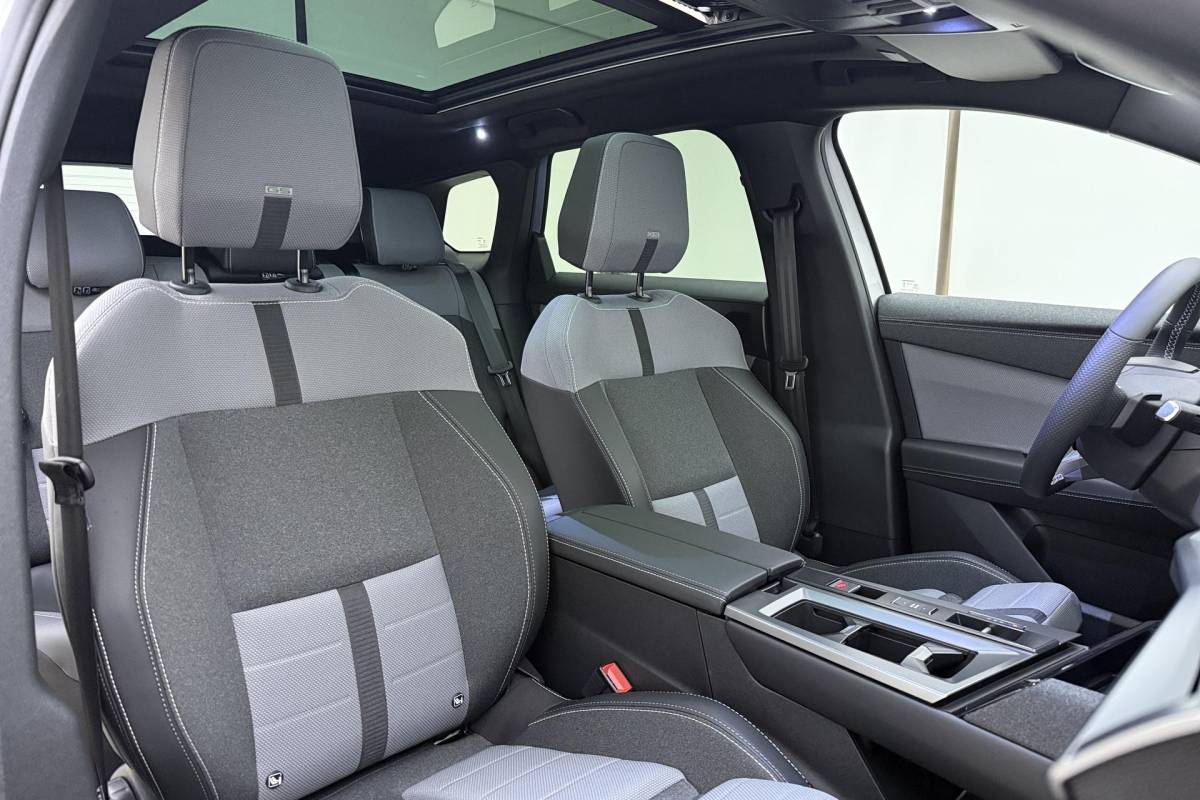 Opel Grandland Opel Grandland Electric Business Edition 73 kWh | DEMO | 8 Jaar speciale garantie | Glazen schuif/kanteldak | Keyless | Stoel & Stuurverwarming | Camera | Lichtmetalen velgen
