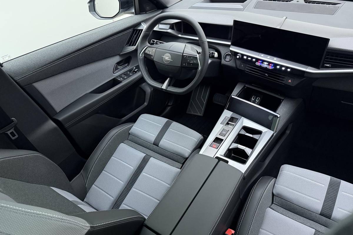 Opel Grandland Opel Grandland Electric Business Edition 73 kWh | DEMO | 8 Jaar speciale garantie | Glazen schuif/kanteldak | Keyless | Stoel & Stuurverwarming | Camera | Lichtmetalen velgen