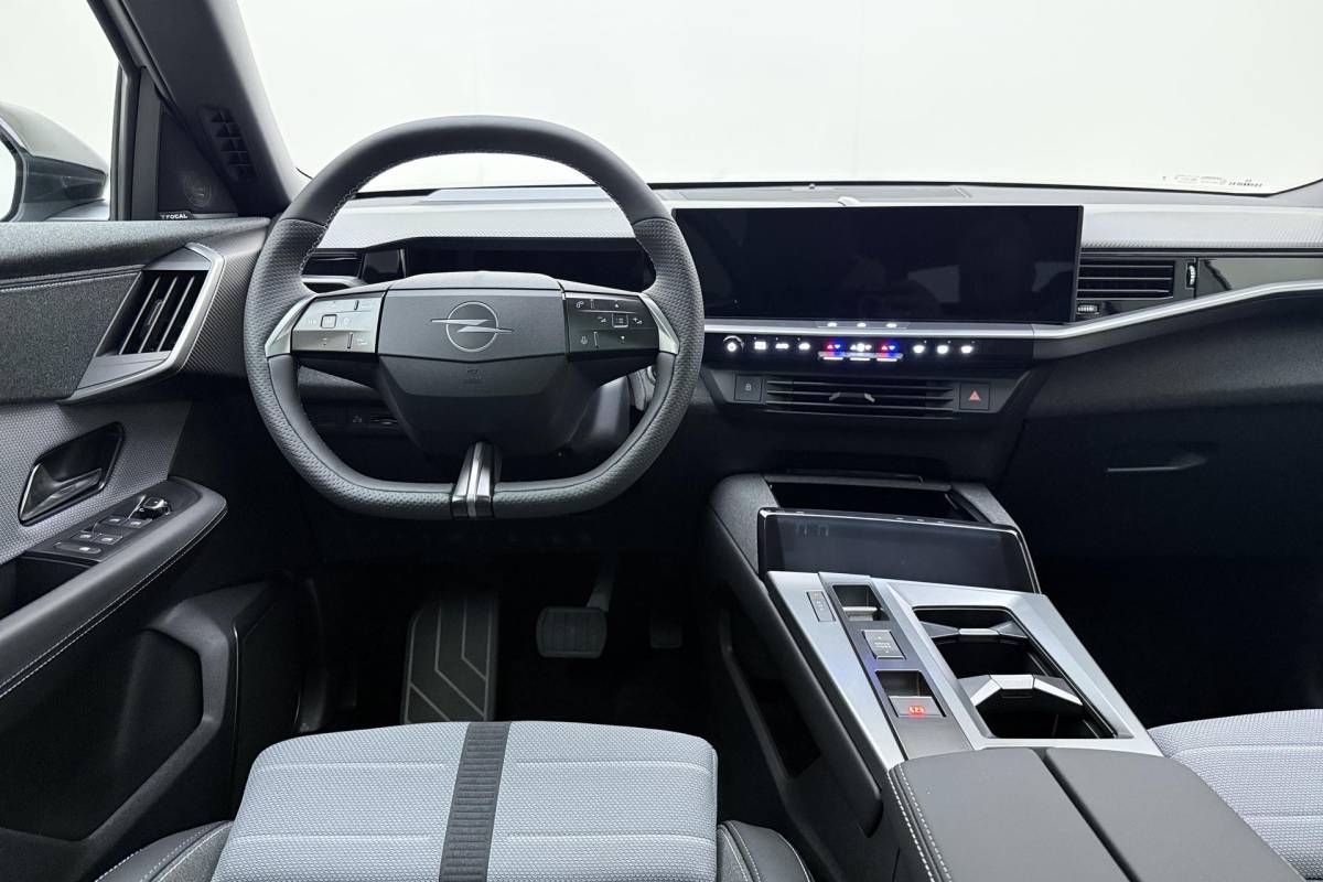 Opel Grandland Opel Grandland Electric Business Edition 73 kWh | DEMO | 8 Jaar speciale garantie | Glazen schuif/kanteldak | Keyless | Stoel & Stuurverwarming | Camera | Lichtmetalen velgen