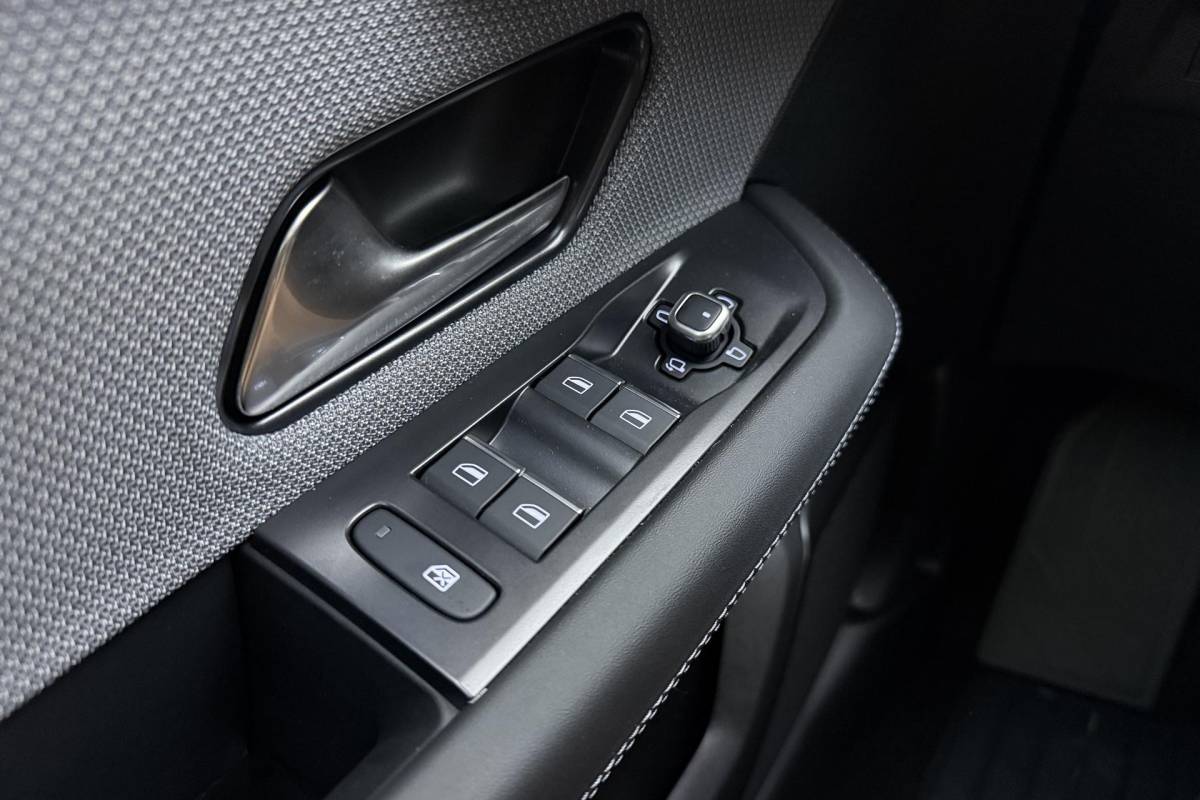 Opel Grandland Opel Grandland Electric Business Edition 73 kWh | DEMO | 8 Jaar speciale garantie | Glazen schuif/kanteldak | Keyless | Stoel & Stuurverwarming | Camera | Lichtmetalen velgen