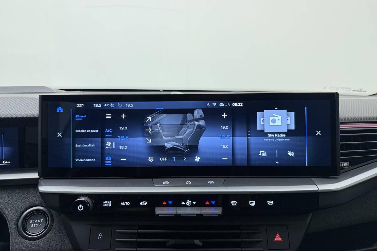 Opel Grandland Opel Grandland Electric Business Edition 73 kWh | DEMO | 8 Jaar speciale garantie | Glazen schuif/kanteldak | Keyless | Stoel & Stuurverwarming | Camera | Lichtmetalen velgen