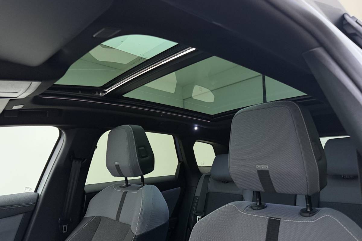 Opel Grandland Opel Grandland Electric Business Edition 73 kWh | DEMO | 8 Jaar speciale garantie | Glazen schuif/kanteldak | Keyless | Stoel & Stuurverwarming | Camera | Lichtmetalen velgen