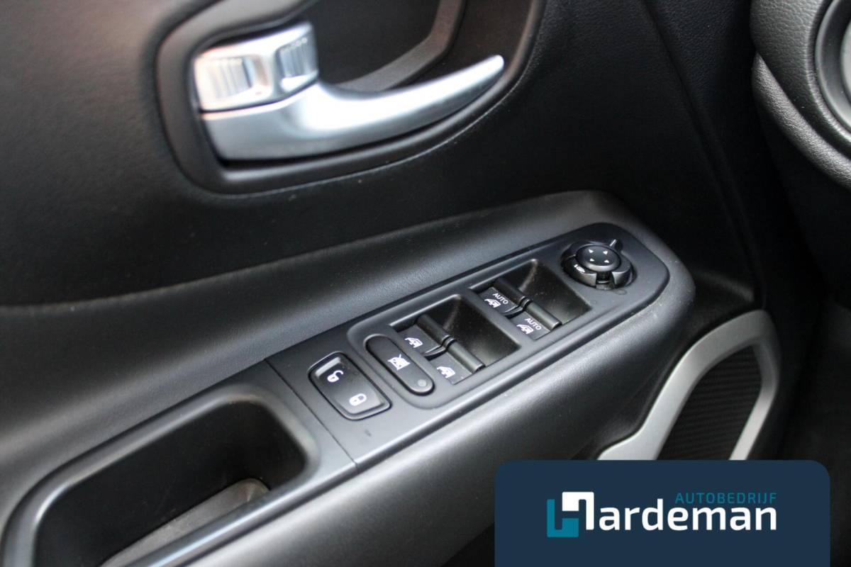 Jeep Renegade Jeep Renegade 1.4 MultiAir Limited Trekhaak Leder