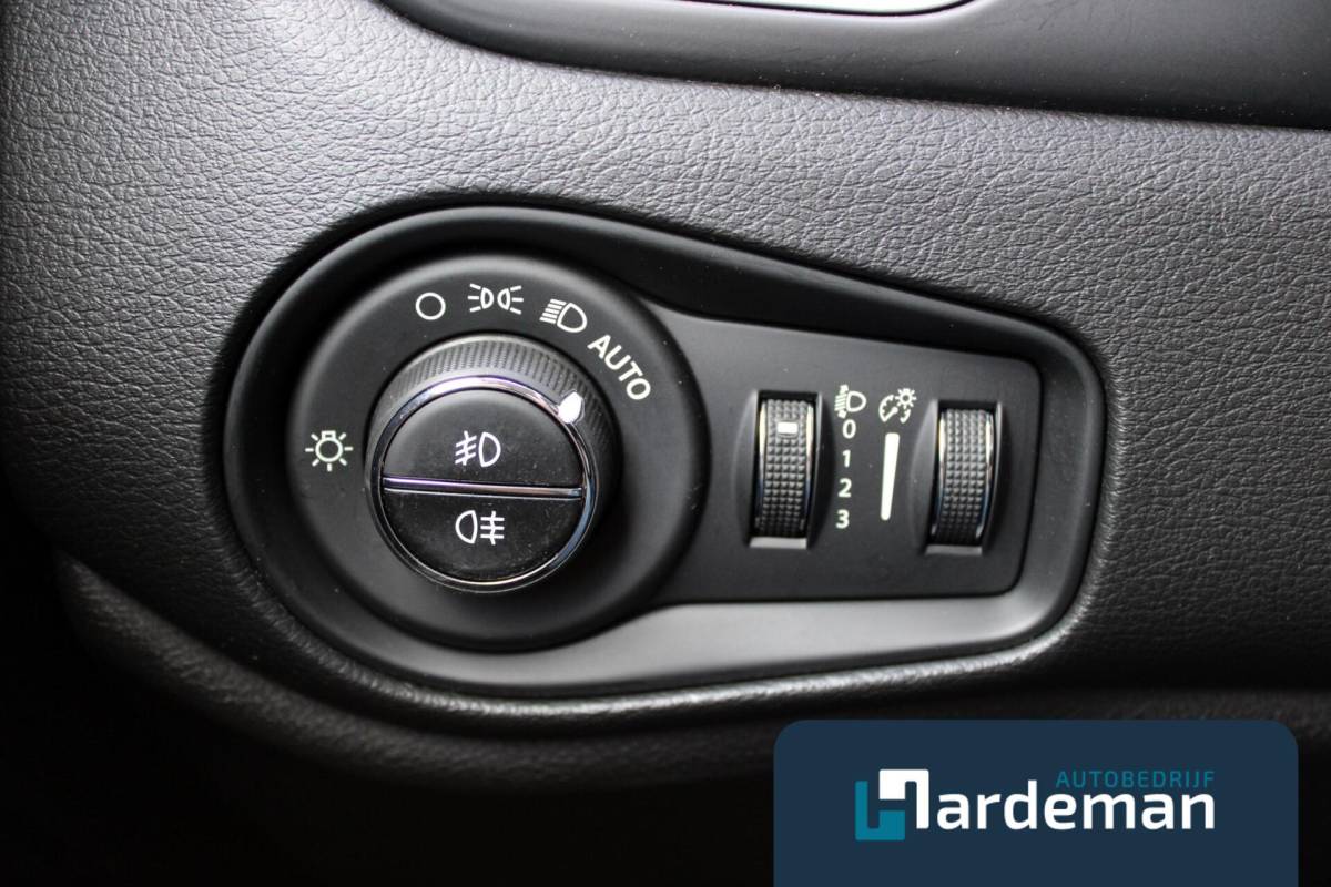 Jeep Renegade Jeep Renegade 1.4 MultiAir Limited Trekhaak Leder