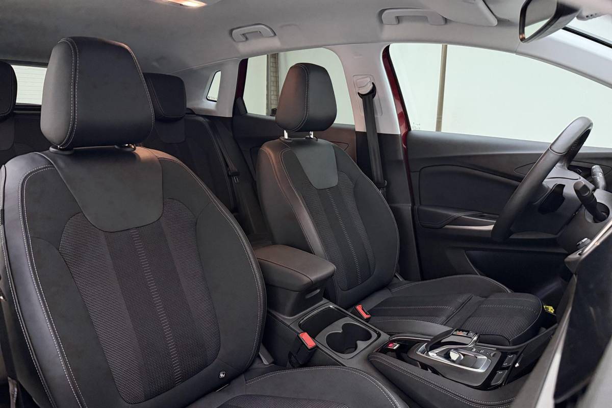 Opel Grandland Opel Grandland 1.2 Turbo GS Automaat | Stoel & Stuurverwarming | Camera | Navigatie via Carplay | Zwart dak | Dakrails | Keyless | Voorruitverwarming