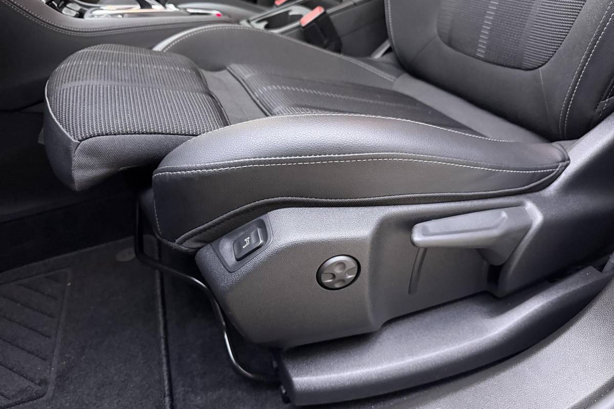 Opel Grandland Opel Grandland 1.2 Turbo GS Automaat | Stoel & Stuurverwarming | Camera | Navigatie via Carplay | Zwart dak | Dakrails | Keyless | Voorruitverwarming