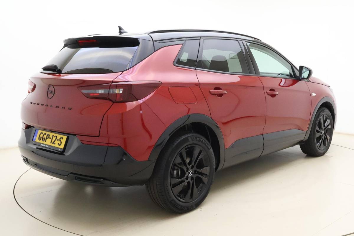 Opel Grandland Opel Grandland 1.2 Turbo GS Automaat | Stoel & Stuurverwarming | Camera | Navigatie via Carplay | Zwart dak | Dakrails | Keyless | Voorruitverwarming