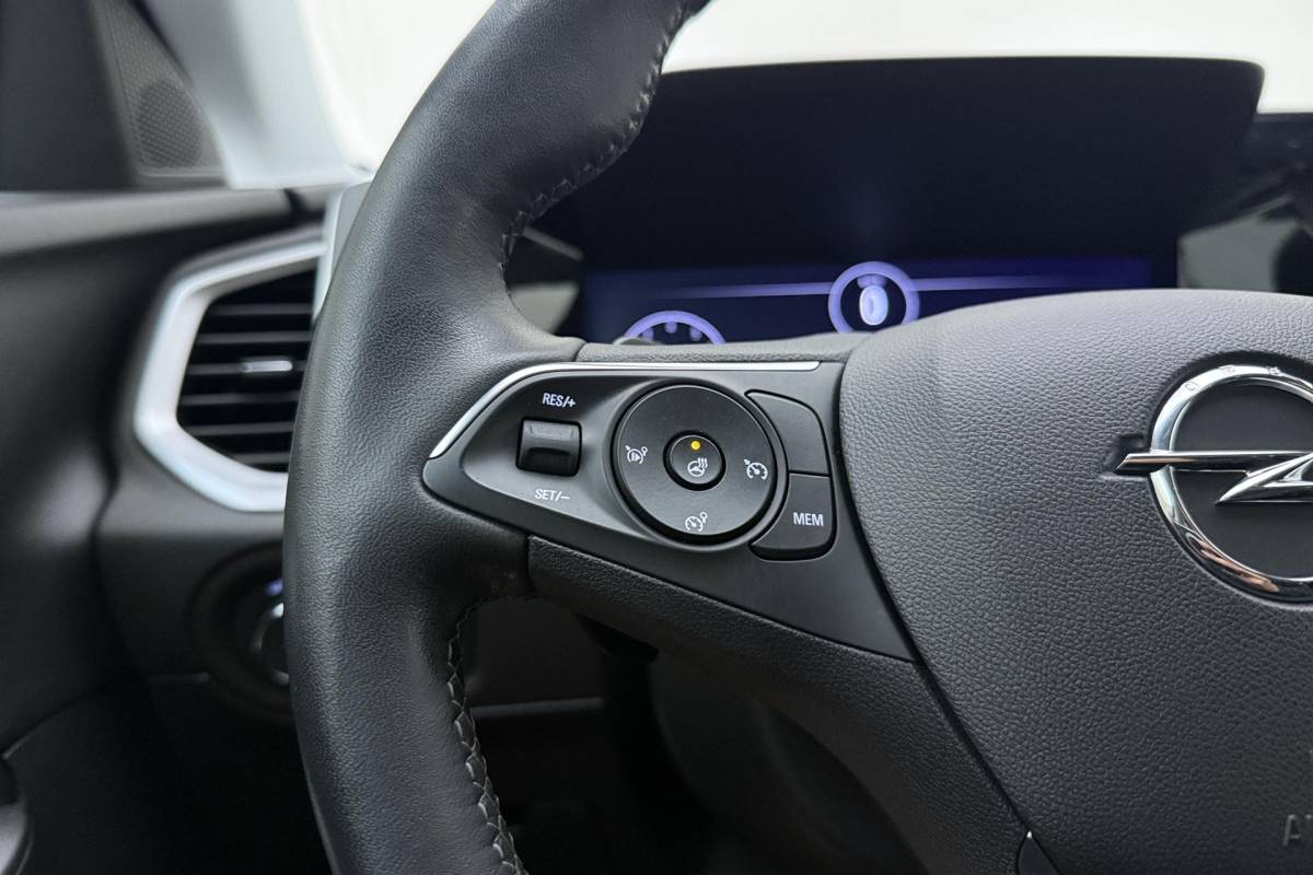 Opel Grandland Opel Grandland 1.2 Turbo GS Automaat | Stoel & Stuurverwarming | Camera | Navigatie via Carplay | Zwart dak | Dakrails | Keyless | Voorruitverwarming