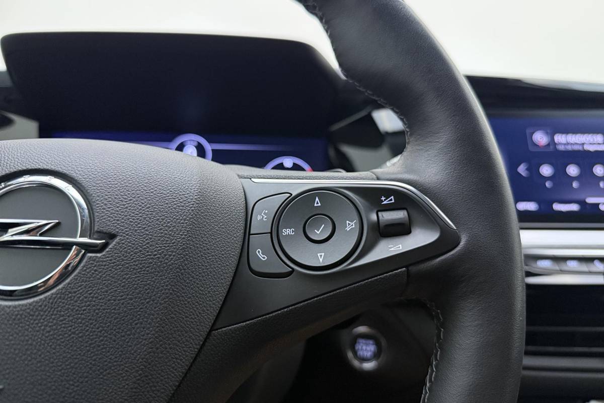 Opel Grandland Opel Grandland 1.2 Turbo GS Automaat | Stoel & Stuurverwarming | Camera | Navigatie via Carplay | Zwart dak | Dakrails | Keyless | Voorruitverwarming