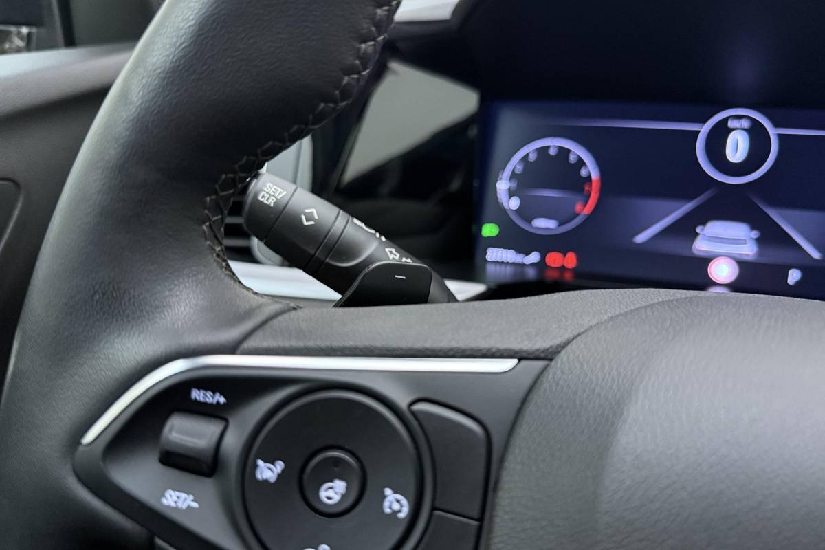 Opel Grandland Opel Grandland 1.2 Turbo GS Automaat | Stoel & Stuurverwarming | Camera | Navigatie via Carplay | Zwart dak | Dakrails | Keyless | Voorruitverwarming
