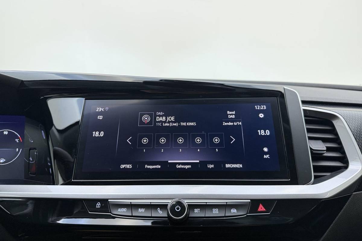 Opel Grandland Opel Grandland 1.2 Turbo GS Automaat | Stoel & Stuurverwarming | Camera | Navigatie via Carplay | Zwart dak | Dakrails | Keyless | Voorruitverwarming