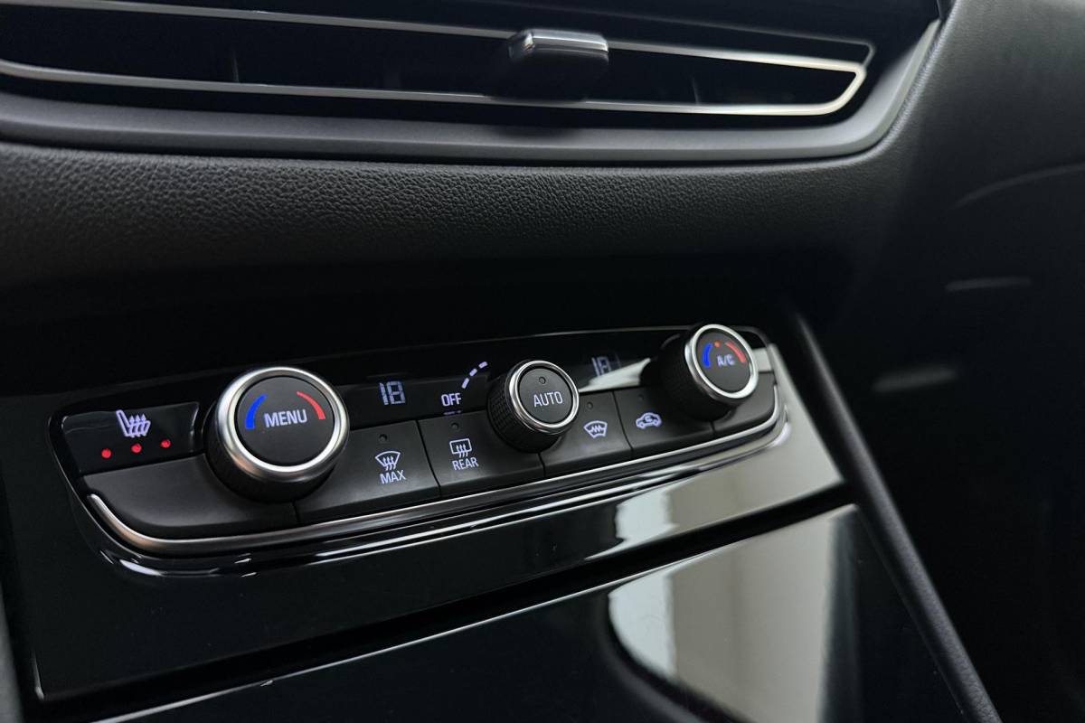 Opel Grandland Opel Grandland 1.2 Turbo GS Automaat | Stoel & Stuurverwarming | Camera | Navigatie via Carplay | Zwart dak | Dakrails | Keyless | Voorruitverwarming