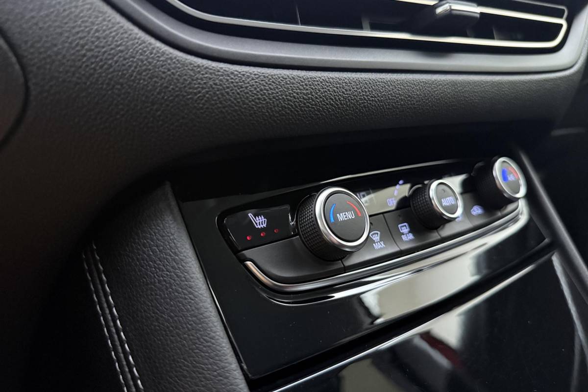 Opel Grandland Opel Grandland 1.2 Turbo GS Automaat | Stoel & Stuurverwarming | Camera | Navigatie via Carplay | Zwart dak | Dakrails | Keyless | Voorruitverwarming