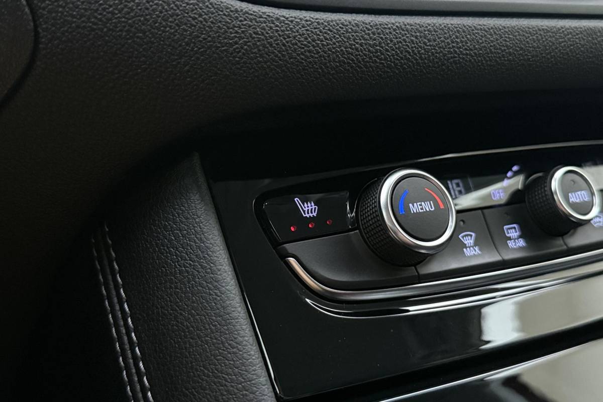 Opel Grandland Opel Grandland 1.2 Turbo GS Automaat | Stoel & Stuurverwarming | Camera | Navigatie via Carplay | Zwart dak | Dakrails | Keyless | Voorruitverwarming