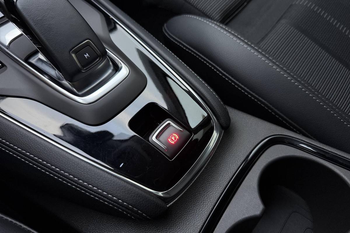 Opel Grandland Opel Grandland 1.2 Turbo GS Automaat | Stoel & Stuurverwarming | Camera | Navigatie via Carplay | Zwart dak | Dakrails | Keyless | Voorruitverwarming