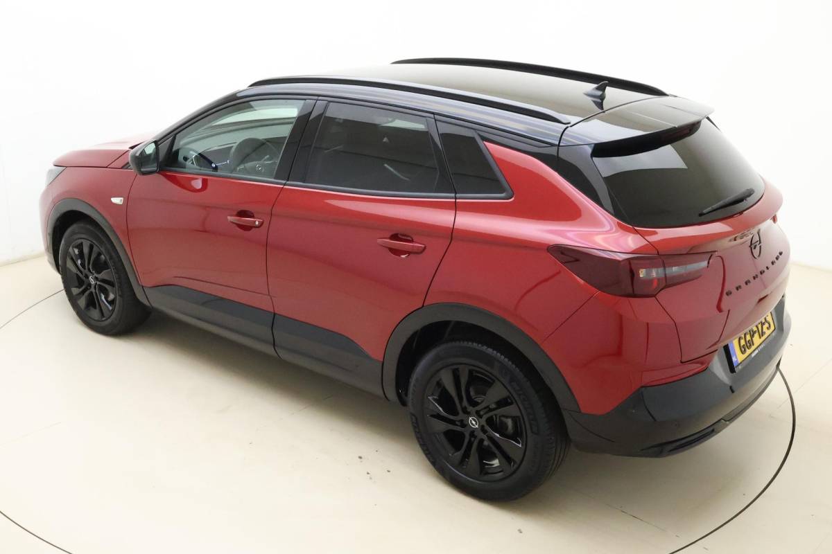 Opel Grandland Opel Grandland 1.2 Turbo GS Automaat | Stoel & Stuurverwarming | Camera | Navigatie via Carplay | Zwart dak | Dakrails | Keyless | Voorruitverwarming