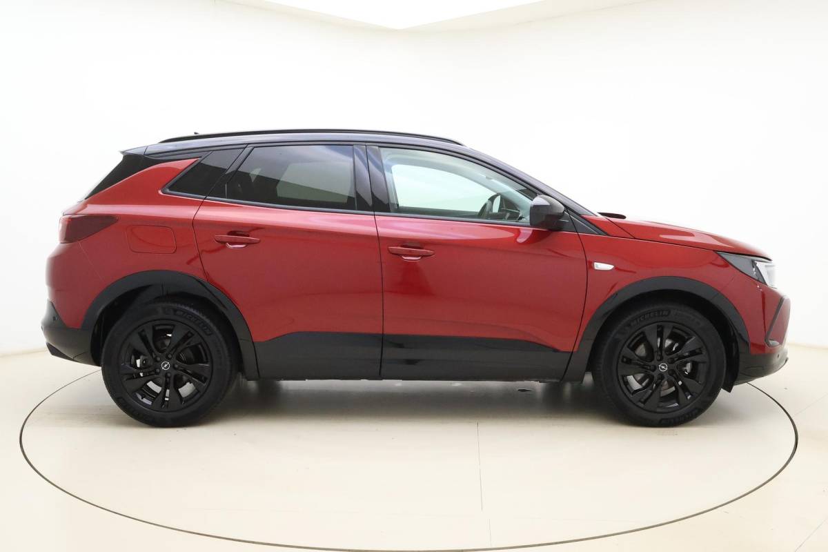 Opel Grandland Opel Grandland 1.2 Turbo GS Automaat | Stoel & Stuurverwarming | Camera | Navigatie via Carplay | Zwart dak | Dakrails | Keyless | Voorruitverwarming