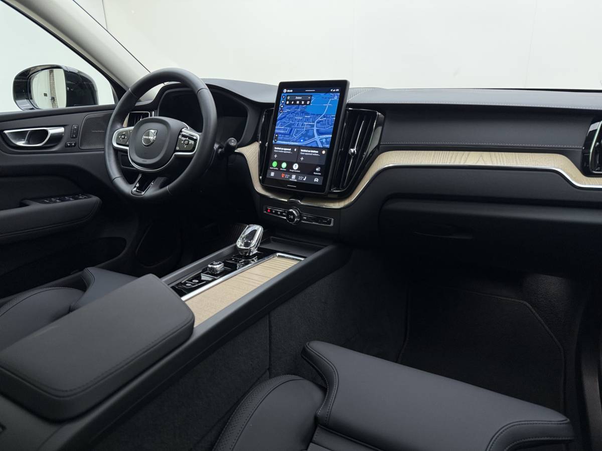 Volvo XC60 Volvo XC60 T6 350pk AWD Ultra Dark / Luchtvering / Trekhaak / Head-Up / 360 Camera / 20” / Full-LED / Lederen Dashboard / Elektr. Stoelen /