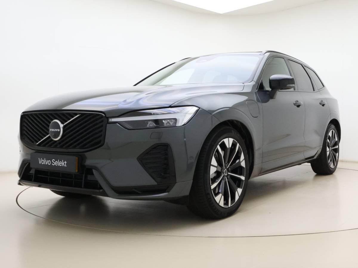 Volvo XC60 Volvo XC60 T6 350pk AWD Ultra Dark / Luchtvering / Trekhaak / Head-Up / 360 Camera / 20” / Full-LED / Lederen Dashboard / Elektr. Stoelen /