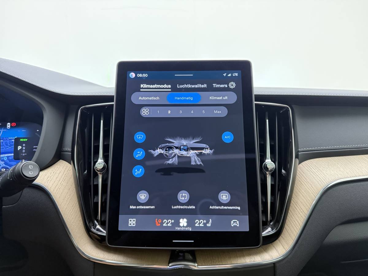 Volvo XC60 Volvo XC60 T6 350pk AWD Ultra Dark / Luchtvering / Trekhaak / Head-Up / 360 Camera / 20” / Full-LED / Lederen Dashboard / Elektr. Stoelen /