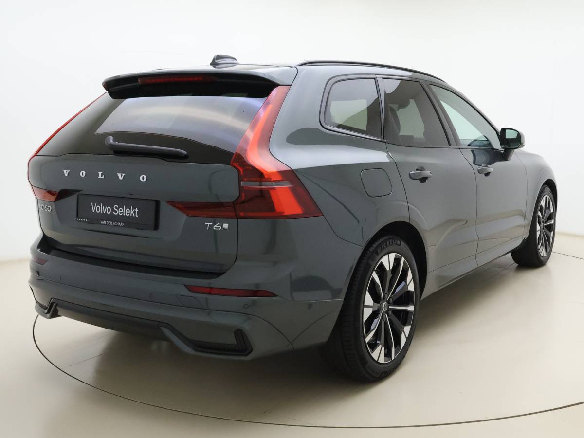 Volvo XC60 Volvo XC60 T6 350pk AWD Ultra Dark / Luchtvering / Trekhaak / Head-Up / 360 Camera / 20” / Full-LED / Lederen Dashboard / Elektr. Stoelen /