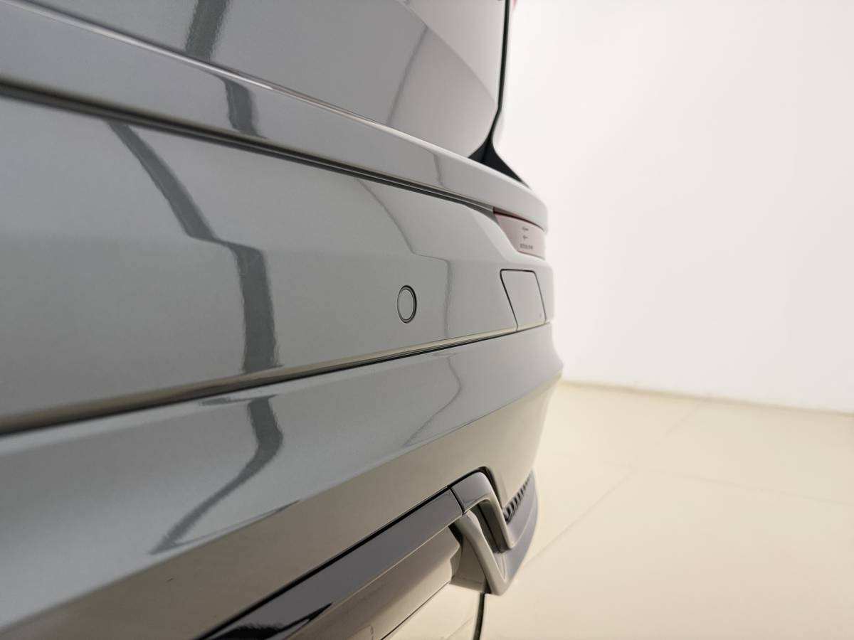 Volvo XC60 Volvo XC60 T6 350pk AWD Ultra Dark / Luchtvering / Trekhaak / Head-Up / 360 Camera / 20” / Full-LED / Lederen Dashboard / Elektr. Stoelen /