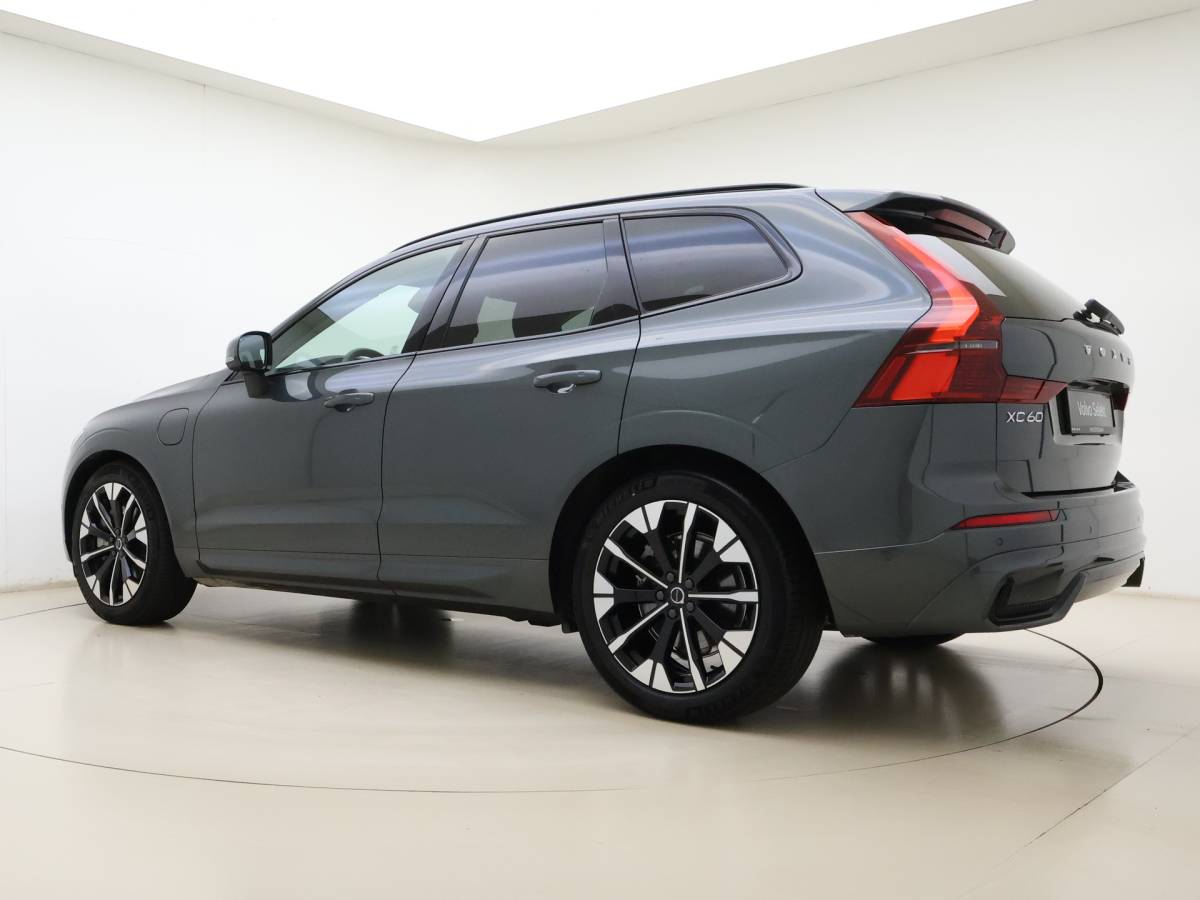 Volvo XC60 Volvo XC60 T6 350pk AWD Ultra Dark / Luchtvering / Trekhaak / Head-Up / 360 Camera / 20” / Full-LED / Lederen Dashboard / Elektr. Stoelen /