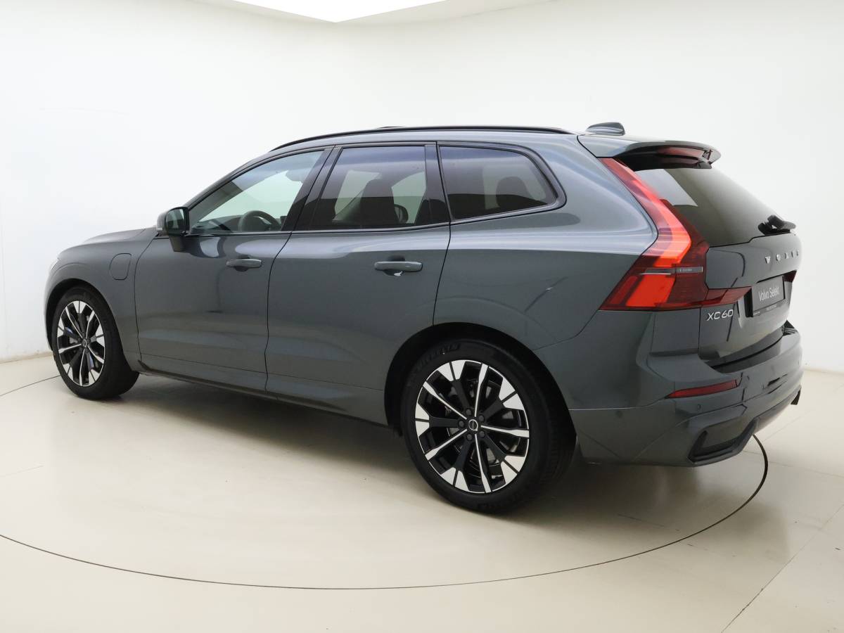 Volvo XC60 Volvo XC60 T6 350pk AWD Ultra Dark / Luchtvering / Trekhaak / Head-Up / 360 Camera / 20” / Full-LED / Lederen Dashboard / Elektr. Stoelen /