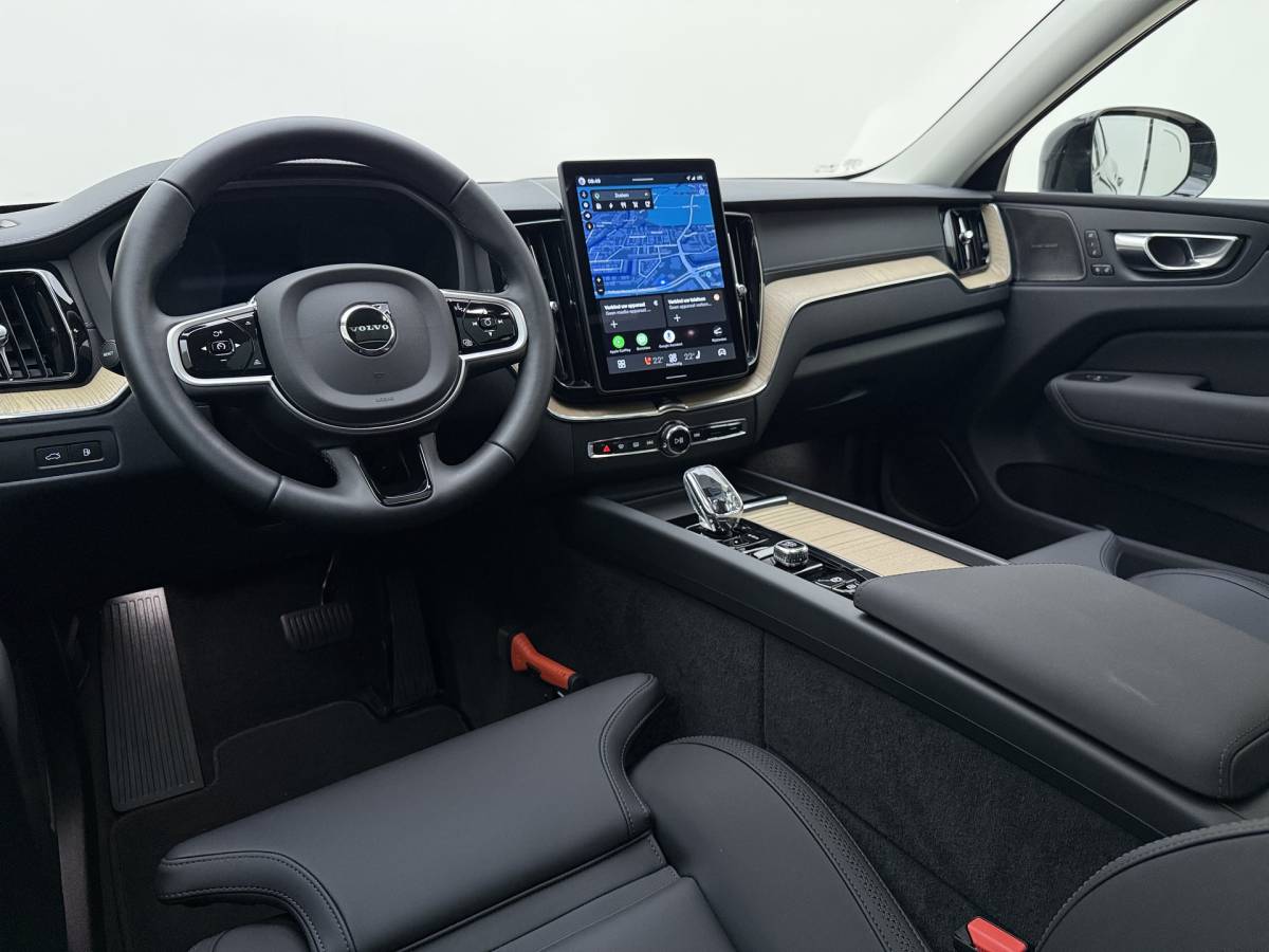 Volvo XC60 Volvo XC60 T6 350pk AWD Ultra Dark / Luchtvering / Trekhaak / Head-Up / 360 Camera / 20” / Full-LED / Lederen Dashboard / Elektr. Stoelen /