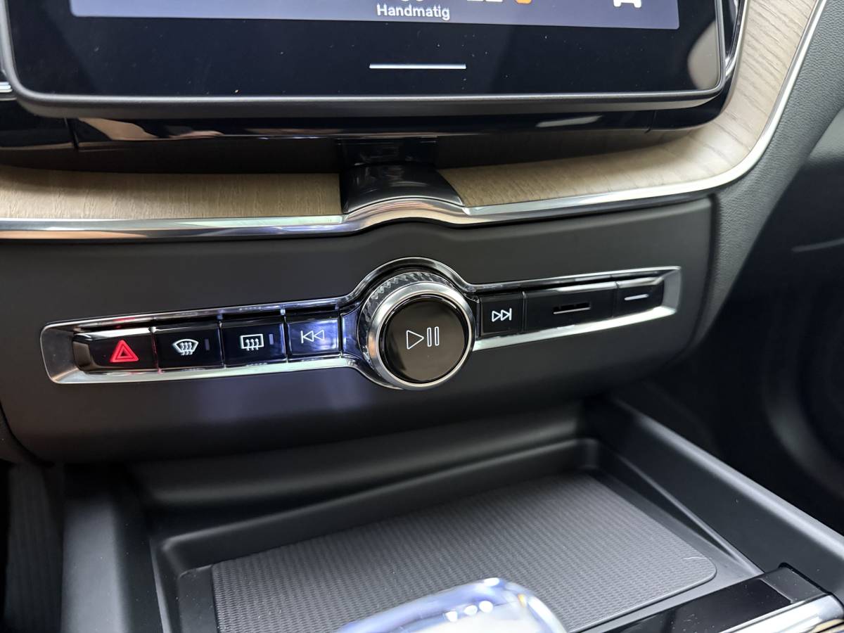 Volvo XC60 Volvo XC60 T6 350pk AWD Ultra Dark / Luchtvering / Trekhaak / Head-Up / 360 Camera / 20” / Full-LED / Lederen Dashboard / Elektr. Stoelen /