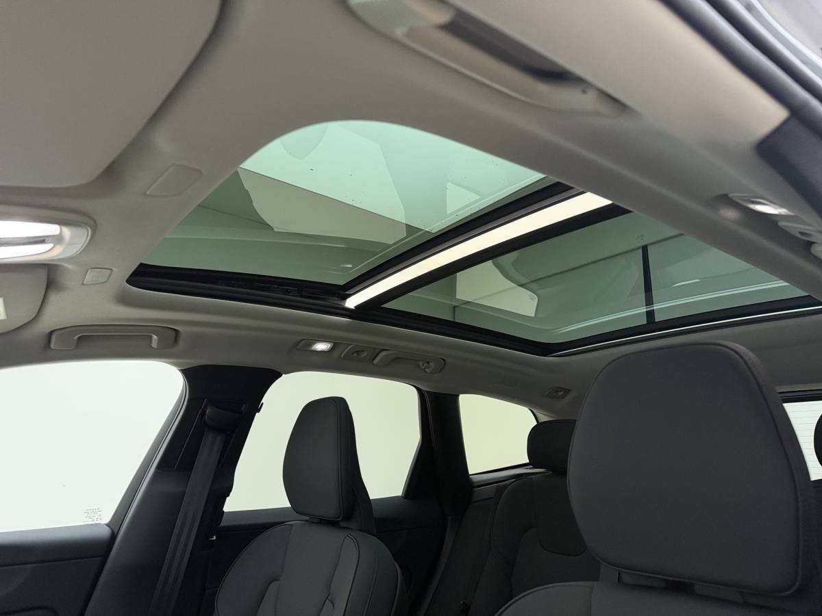 Volvo XC60 Volvo XC60 T6 350pk AWD Ultra Dark / Luchtvering / Trekhaak / Head-Up / 360 Camera / 20” / Full-LED / Lederen Dashboard / Elektr. Stoelen /