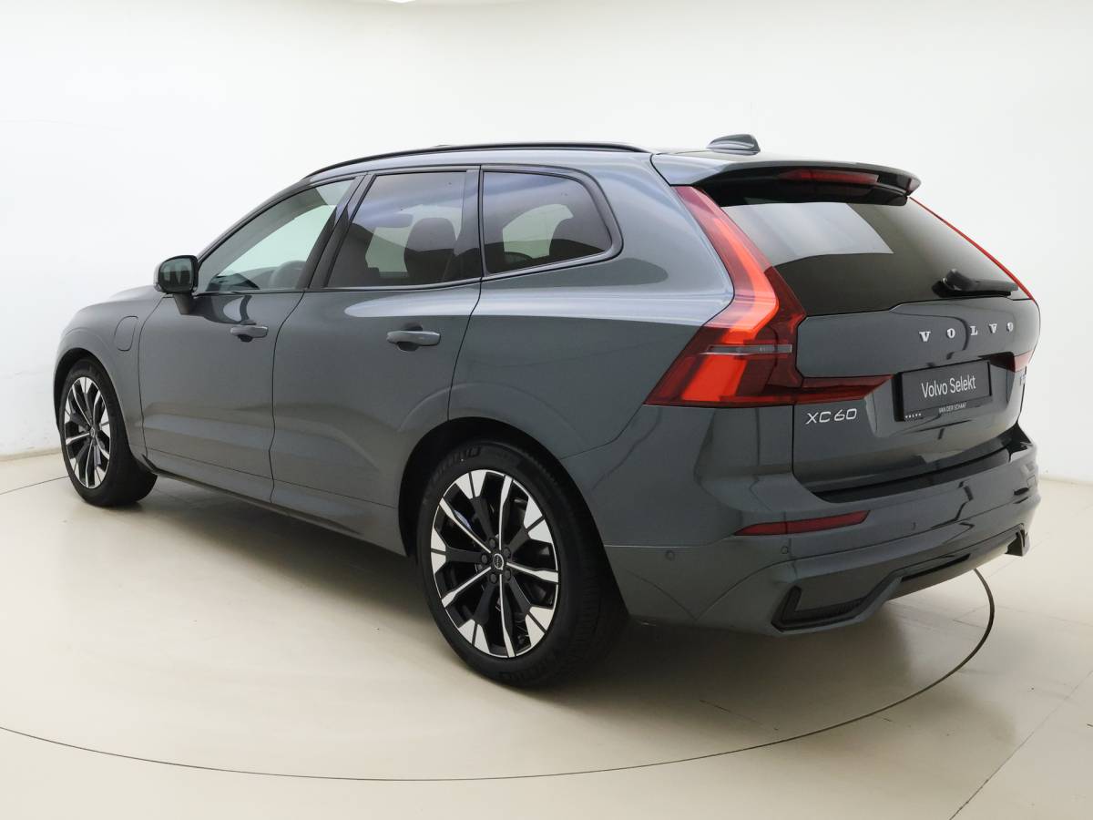 Volvo XC60 Volvo XC60 T6 350pk AWD Ultra Dark / Luchtvering / Trekhaak / Head-Up / 360 Camera / 20” / Full-LED / Lederen Dashboard / Elektr. Stoelen /