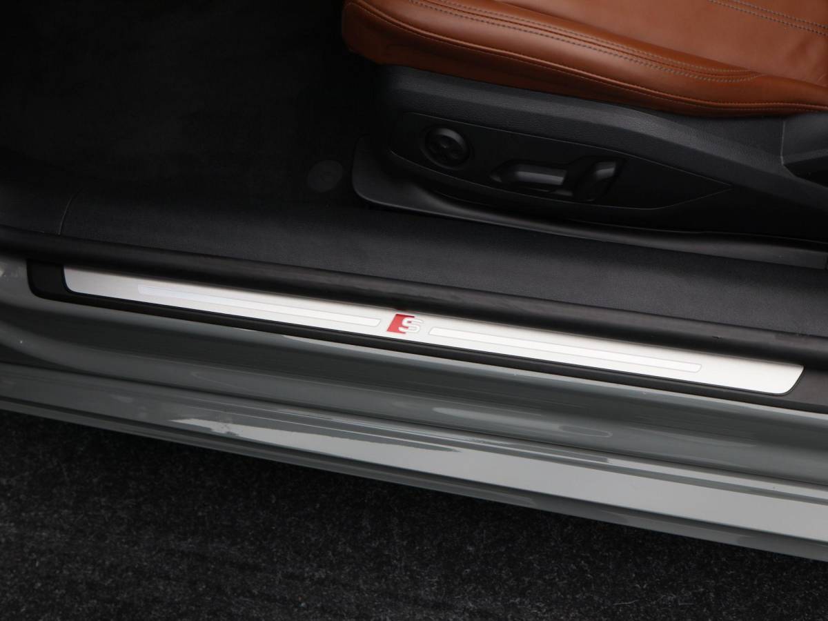 Audi A5 Audi A5 Cabriolet 40 TFSi 190 Pk Automaat S-Line | B&O Audio | Nekverwarming | 19 Inch | Trekhaak | Leder | Camera | 86.642 Km!!