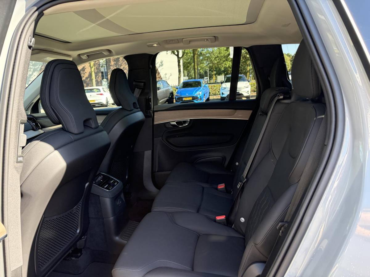 Volvo XC90 Volvo XC90 2.0 T8 Plug-in hybrid AWD Plus Dark FABRIEKSGARANTIE TM 06-2027 | STOEL STUURVERWARMING | ACHTERBANK VERWARMD | 7 PERSOONS | MEM. SEATS | ELEK. STOELEN | ALL IN PRIJS |