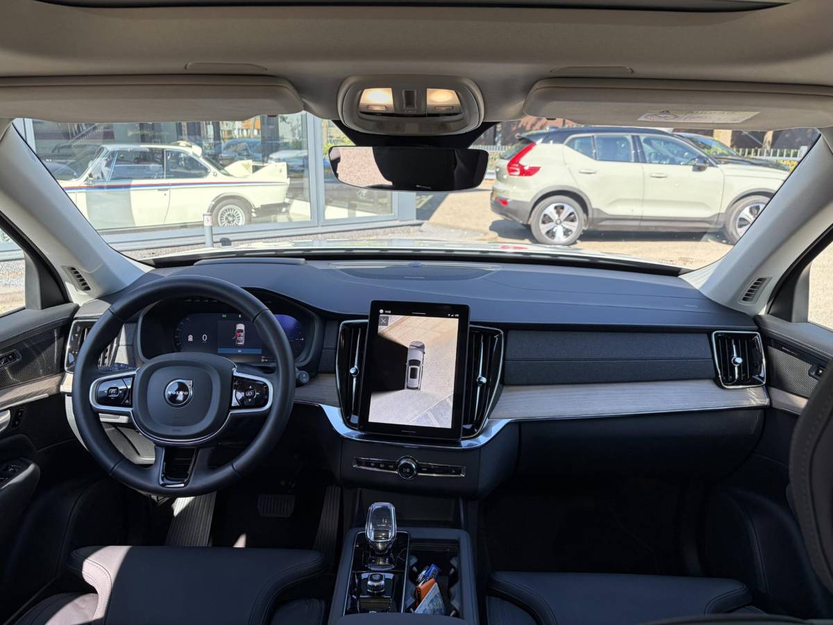 Volvo XC90 Volvo XC90 2.0 T8 Plug-in hybrid AWD Plus Dark FABRIEKSGARANTIE TM 06-2027 | STOEL STUURVERWARMING | ACHTERBANK VERWARMD | 7 PERSOONS | MEM. SEATS | ELEK. STOELEN | ALL IN PRIJS |