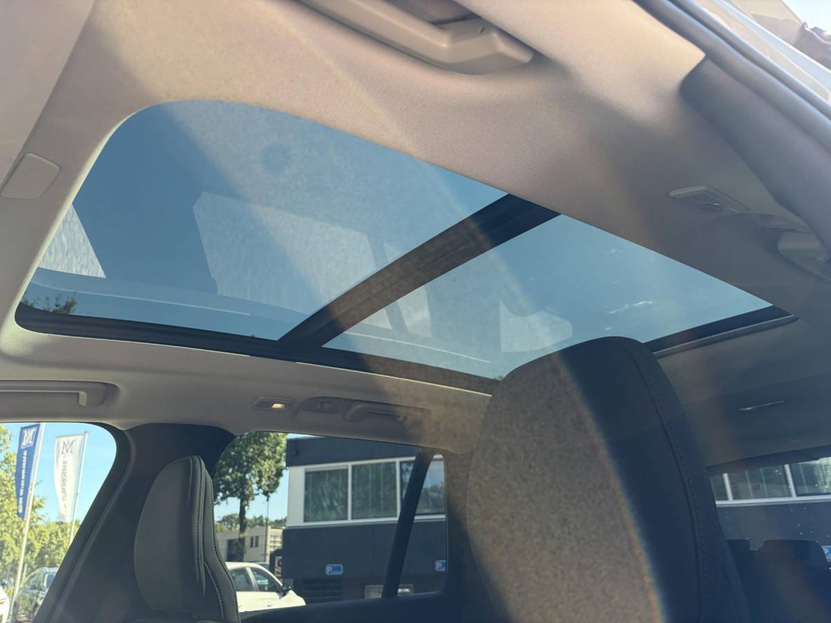 Volvo XC90 Volvo XC90 2.0 T8 Plug-in hybrid AWD Plus Dark FABRIEKSGARANTIE TM 06-2027 | STOEL STUURVERWARMING | ACHTERBANK VERWARMD | 7 PERSOONS | MEM. SEATS | ELEK. STOELEN | ALL IN PRIJS |