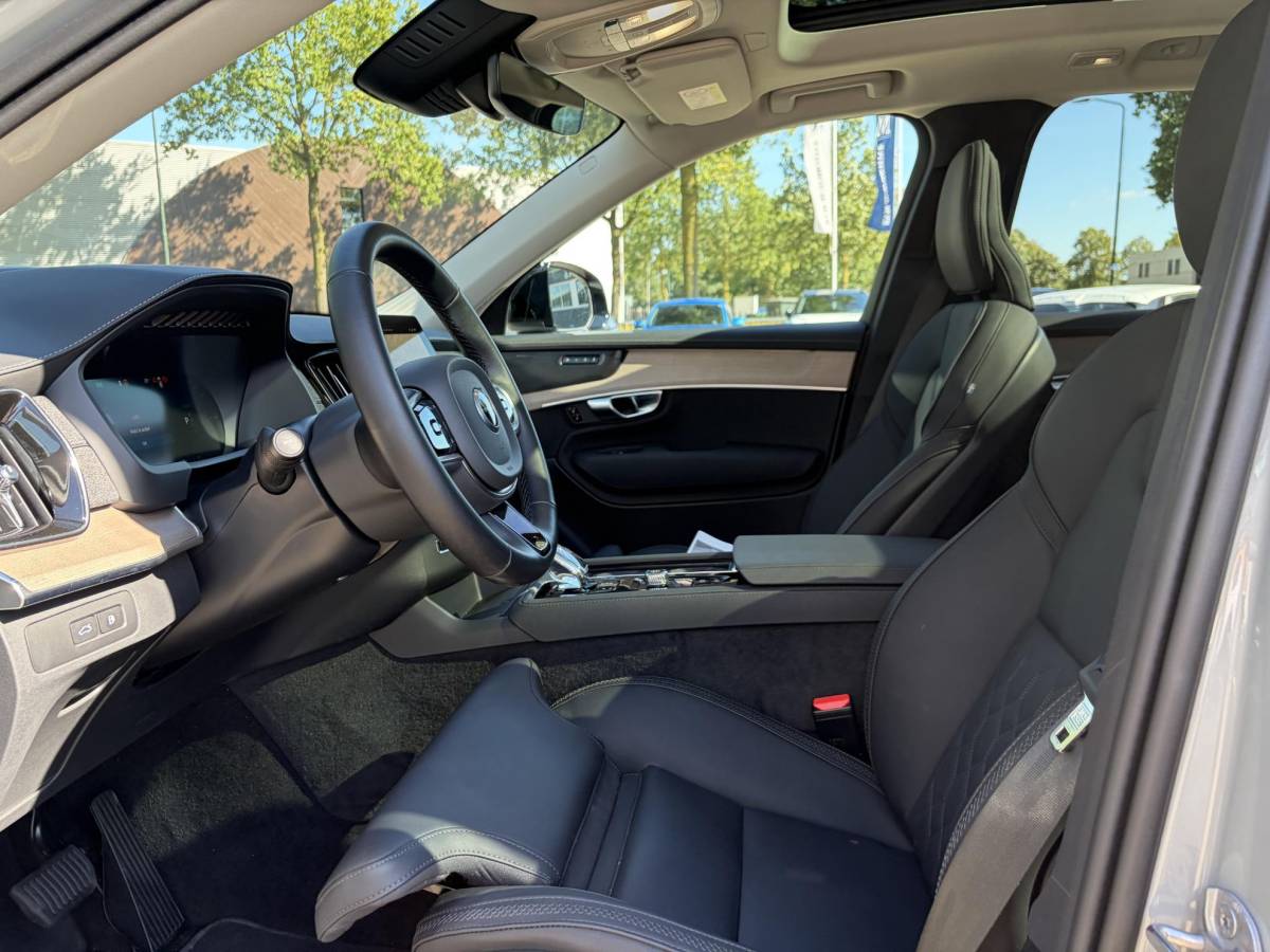 Volvo XC90 Volvo XC90 2.0 T8 Plug-in hybrid AWD Plus Dark FABRIEKSGARANTIE TM 06-2027 | STOEL STUURVERWARMING | ACHTERBANK VERWARMD | 7 PERSOONS | MEM. SEATS | ELEK. STOELEN | ALL IN PRIJS |