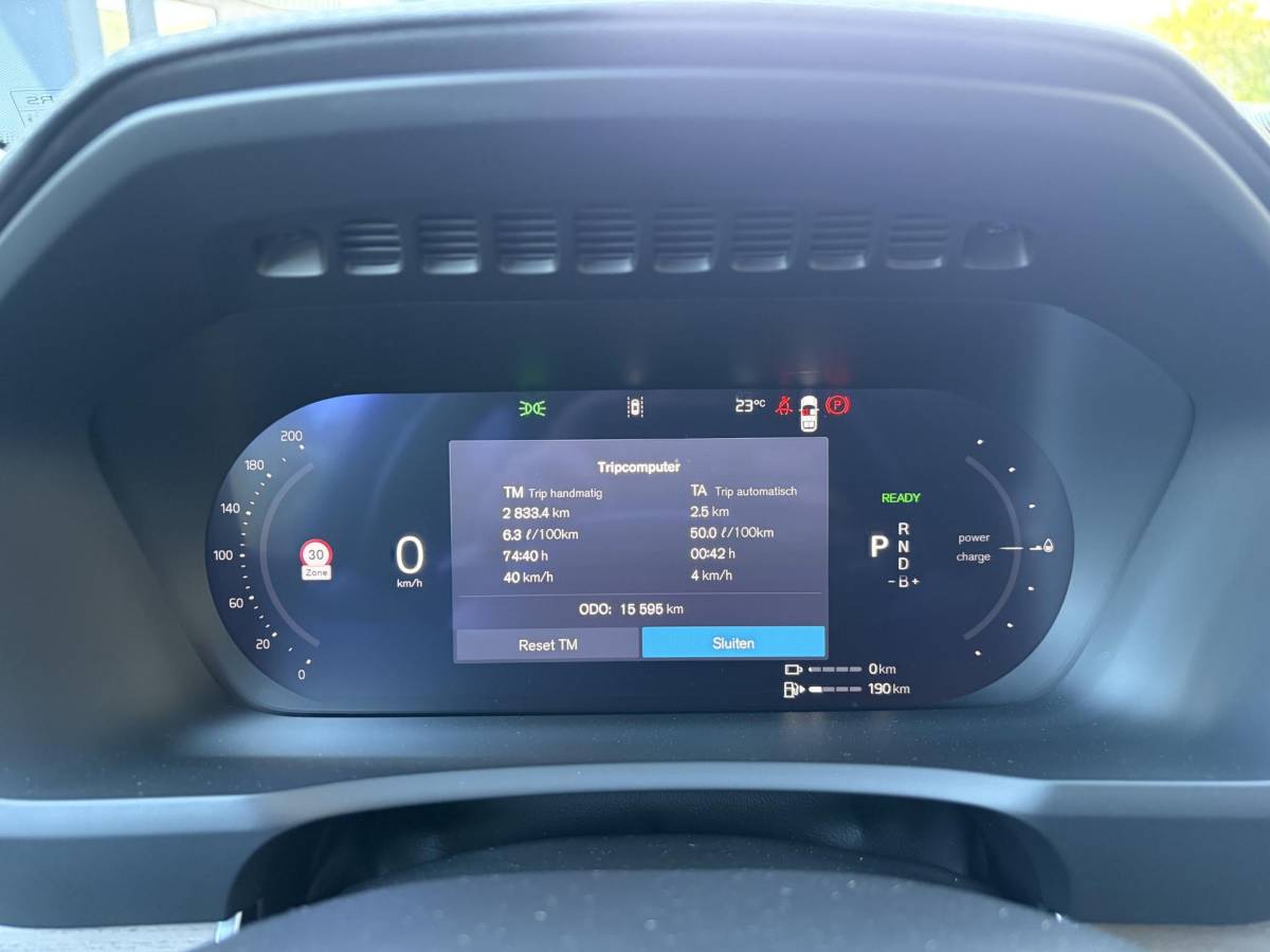 Volvo XC90 Volvo XC90 2.0 T8 Plug-in hybrid AWD Plus Dark FABRIEKSGARANTIE TM 06-2027 | STOEL STUURVERWARMING | ACHTERBANK VERWARMD | 7 PERSOONS | MEM. SEATS | ELEK. STOELEN | ALL IN PRIJS |