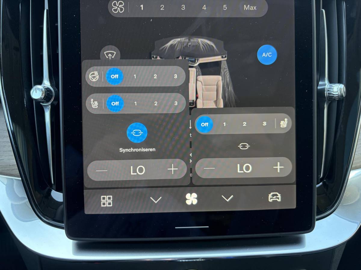 Volvo XC90 Volvo XC90 2.0 T8 Plug-in hybrid AWD Plus Dark FABRIEKSGARANTIE TM 06-2027 | STOEL STUURVERWARMING | ACHTERBANK VERWARMD | 7 PERSOONS | MEM. SEATS | ELEK. STOELEN | ALL IN PRIJS |