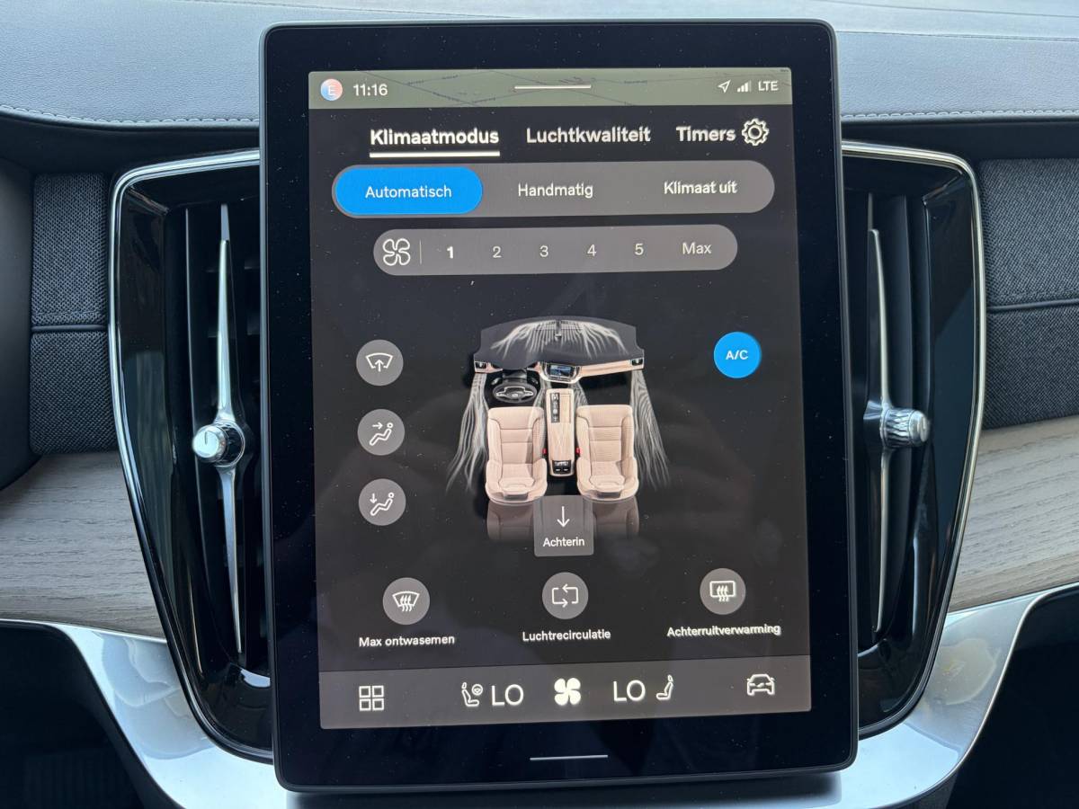 Volvo XC90 Volvo XC90 2.0 T8 Plug-in hybrid AWD Plus Dark FABRIEKSGARANTIE TM 06-2027 | STOEL STUURVERWARMING | ACHTERBANK VERWARMD | 7 PERSOONS | MEM. SEATS | ELEK. STOELEN | ALL IN PRIJS |